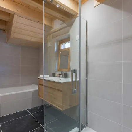 Large For 10 With Beautiful Garden Chalet