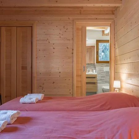 Large For 10 With Beautiful Garden Chalet *